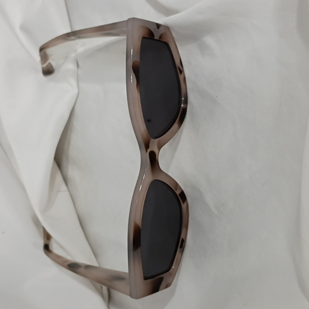NEW Diff Kai Cream Tortoise Grey Sunglasses  No Case Included